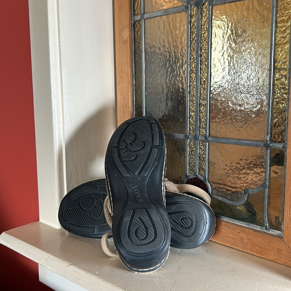 Naot Cream Flats with Soft Material and Decorative Strap NWOT - Picture 5 of 8